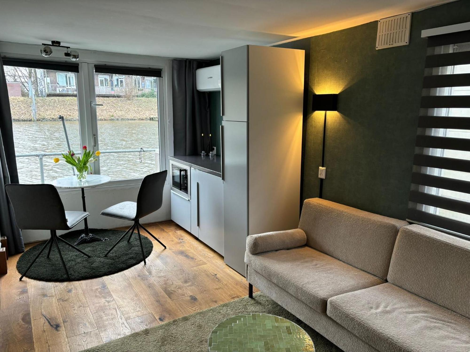 Luxury Studio On Robs Houseboat Special For Couples Amsterdam Exterior photo